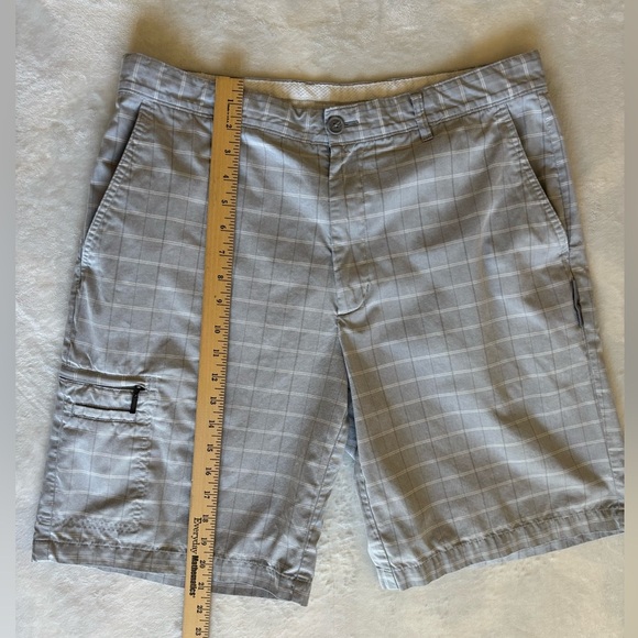 Greg Norman Collection Gray Checkered Cargo Golf Shorts Size 34 - Picture 8 of 14